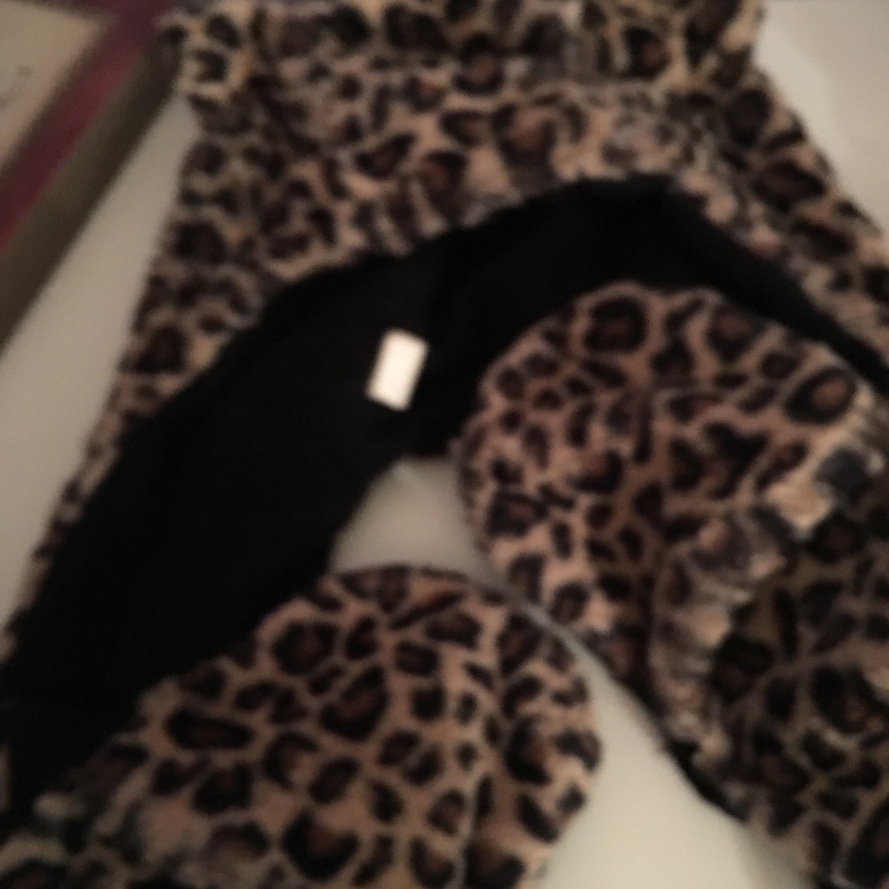 Leopard print winter hat with attached gloves